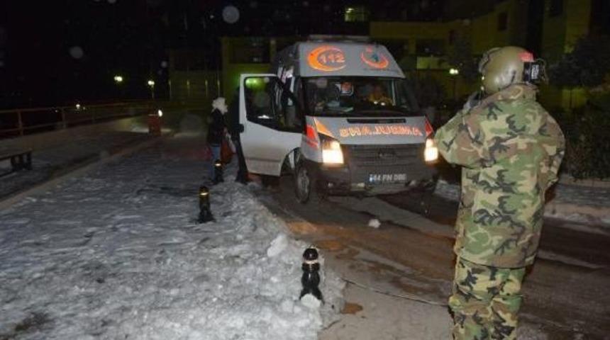 S&uuml;t Kazanına D&uuml;şen 2 Yaşındaki &Ccedil;ocuk, Helikopterle Hastaneye Kaldırıldı