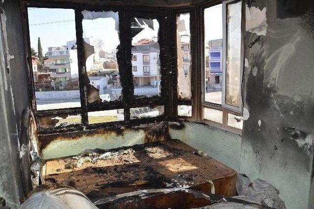 İzmir&rsquo;de &Ccedil;ocuk Odasında Yangın Korkuttu 1