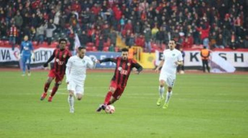 Eskişehirspor Bu Sezon Evindeki İlk Yenilgisini Yaşadı