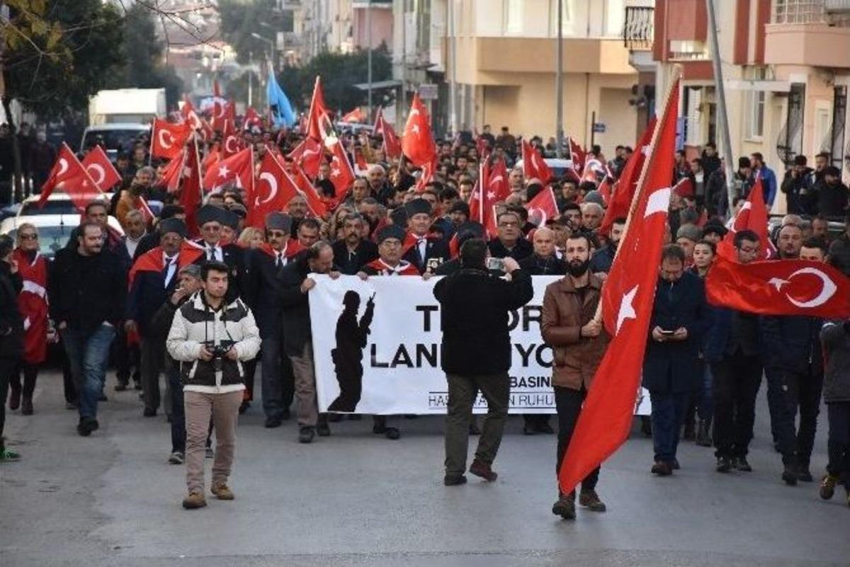 Gazeteciler &rsquo;hasan Tahsin Ruhu&rsquo; Sloganıyla Ter&ouml;re Lanet Y&uuml;r&uuml;y&uuml;ş&uuml; D&uuml;zenledi