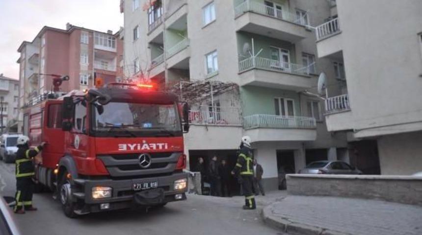 &Ccedil;akmak Patladı 4 Gen&ccedil; Yaralandı