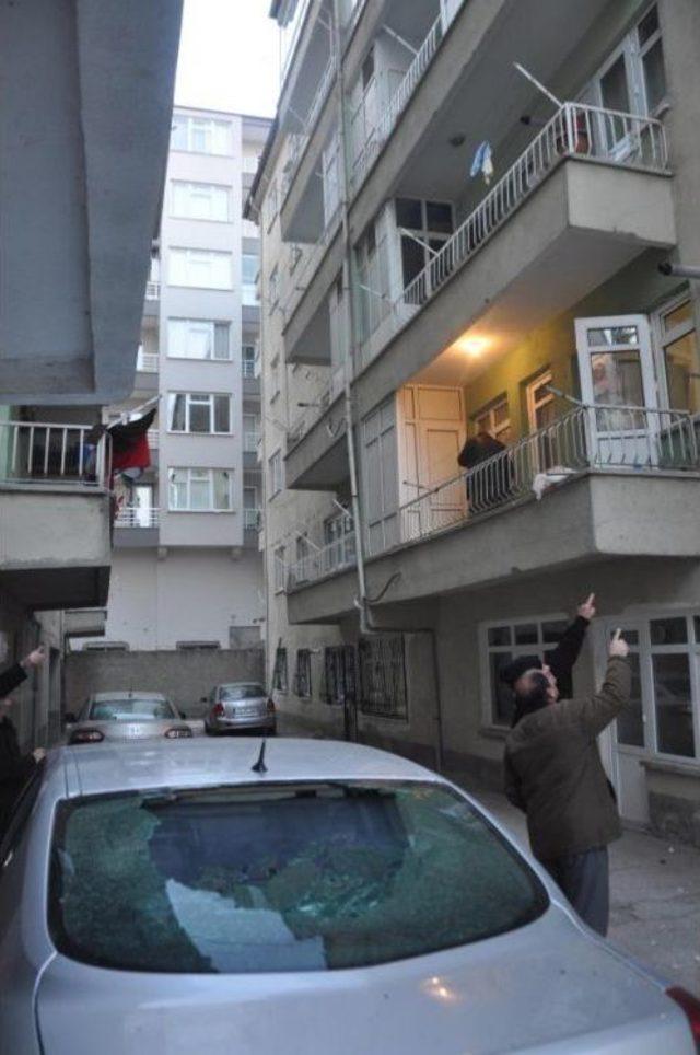 &Ccedil;akmak Patladı 4 Gen&ccedil; Yaralandı 1