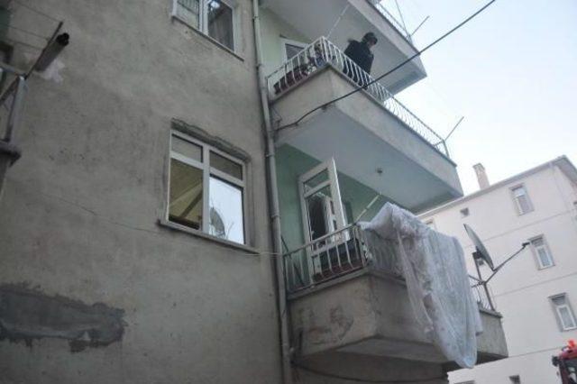 &Ccedil;akmak Patladı 4 Gen&ccedil; Yaralandı 2