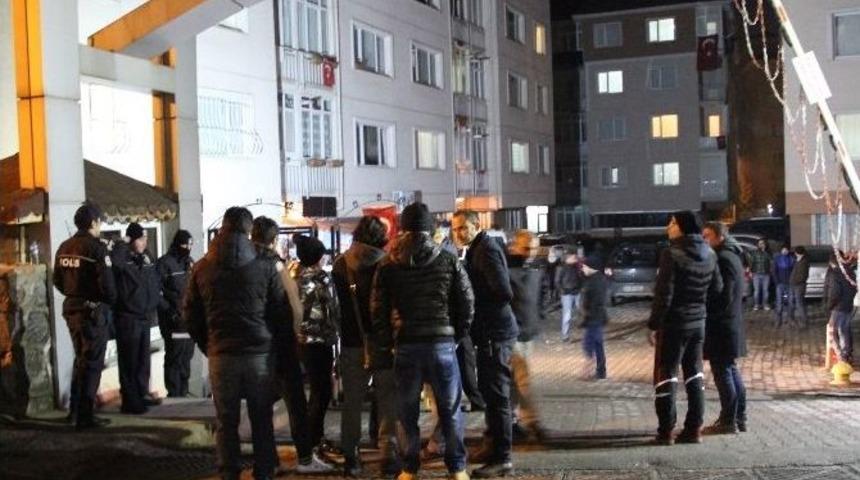 &Uuml;mraniye&rsquo;de Şehit D&uuml;şen Polisin Evi Taziye İ&ccedil;in Gelenlerle Doldu