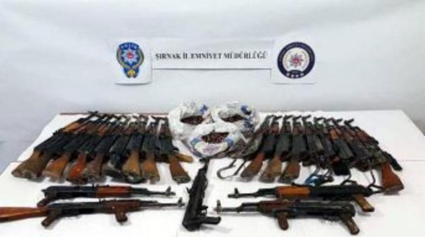 Şırnak'ta Pkk'ya Ait 25 Adet Kaleşnikof T&uuml;fek Ele Ge&ccedil;irildi