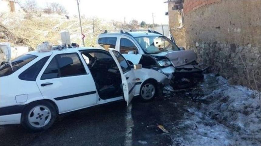 K&uuml;tahya&rsquo;da Trafik Kazası: 10 Yaralı