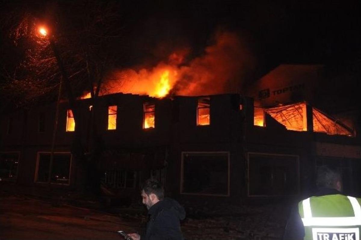 İneg&ouml;l&rsquo;deki Yangında 7 İşyeri Zarar G&ouml;rd&uuml;