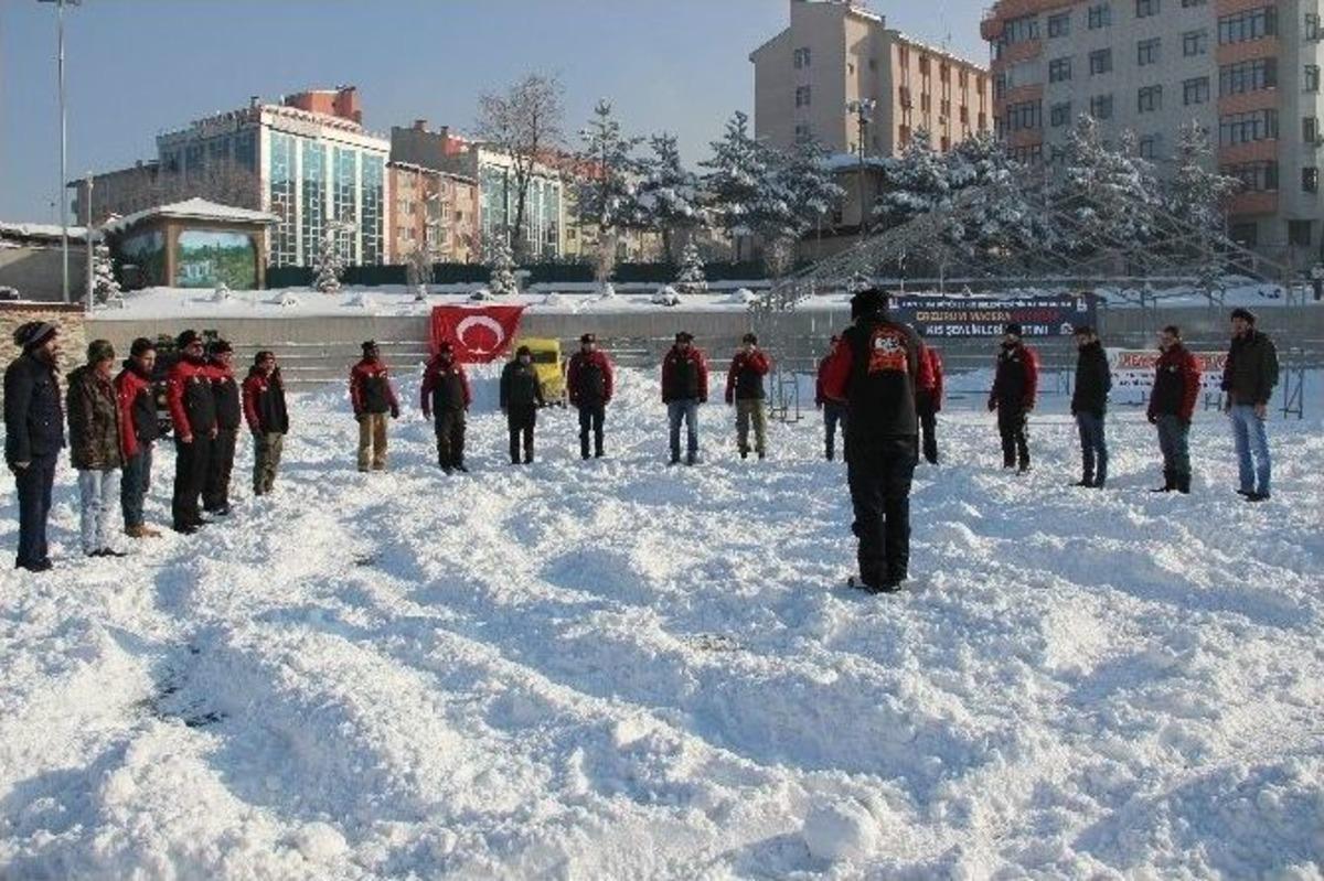 Erzurum&rsquo;da Kar &Uuml;zerinde Lastik Raftingi
