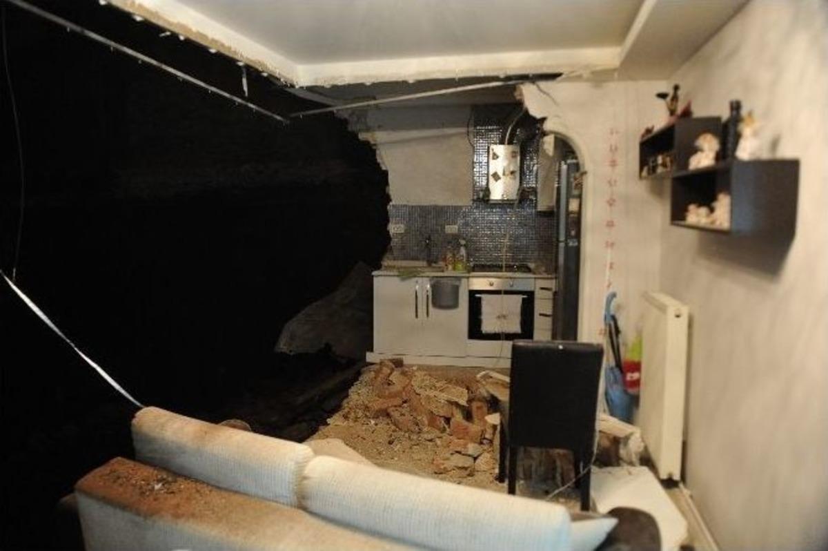 Binanın Duvarı &Ccedil;&ouml;kt&uuml;