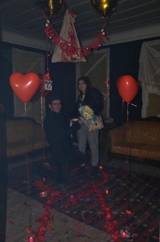 Korku Evinde Evlenme Teklifi 2