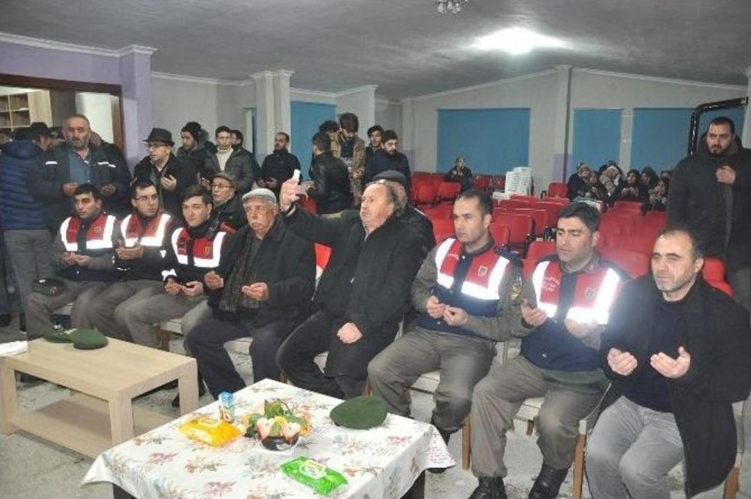 "olay Var" Diye Gittiler Bayrak Ve Meşalelerle Karşılandılar