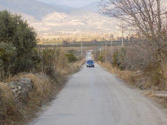 Kuyucak’ta Mahalle Sakinleri Kazaların Yaşandığı Yolda Önlem İstiyor 1