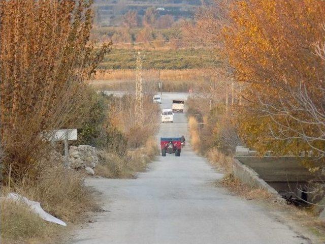 Kuyucak’ta Mahalle Sakinleri Kazaların Yaşandığı Yolda Önlem İstiyor 2