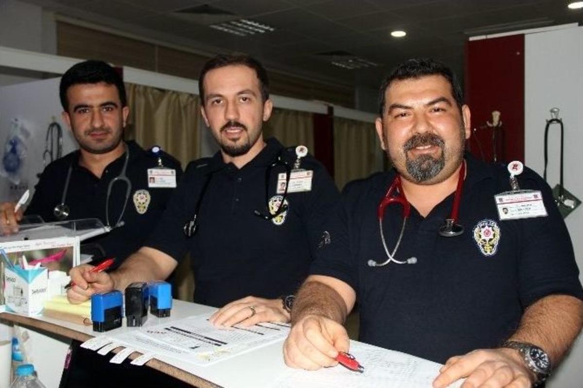 (&ouml;zel Haber) Acil Servis Doktorları &Ccedil;evik Kuvvet &Uuml;niformasıyla Mesai Yaptı