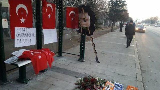 Kayseri de Bombalı Saldırının Ardından Durağa  şehit Komandolar  Yazısı 1