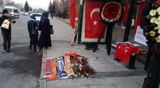 Kayseri de Bombalı Saldırının Ardından Durağa  şehit Komandolar  Yazısı 2