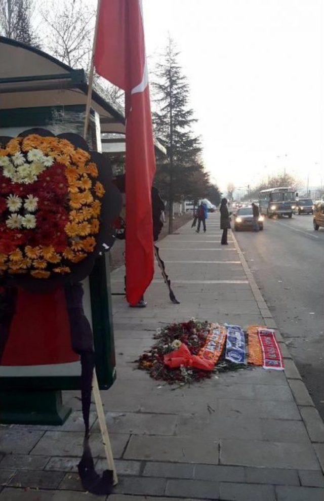 Kayseri de Bombalı Saldırının Ardından Durağa  şehit Komandolar  Yazısı 3