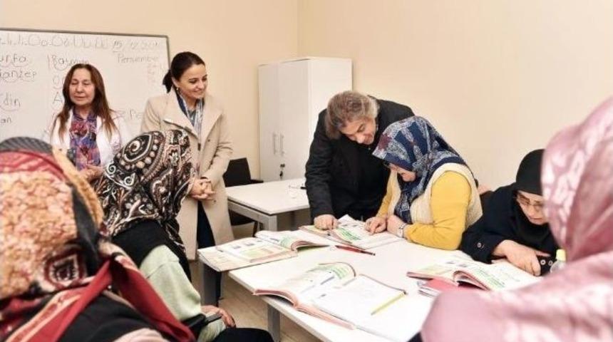 Beyoğlu Semt Konaklarında &Uuml;cretsiz Okuma- Yazma Kursları