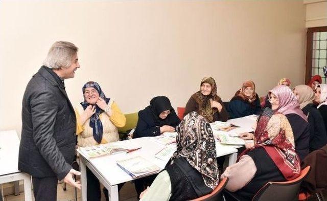 Beyoğlu Semt Konaklarında &Uuml;cretsiz Okuma- Yazma Kursları 1
