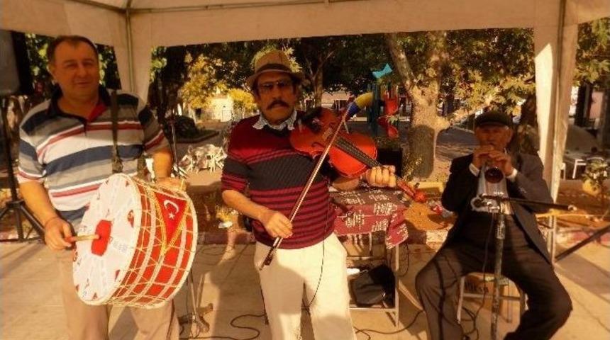 82 Yaşında D&uuml;ğ&uuml;nlerde &Ccedil;alıyor