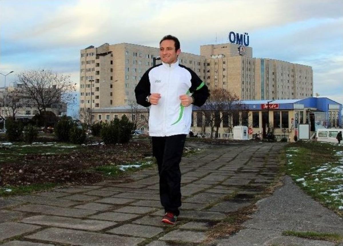 İşine Koşarak Gidip Gelen Memur Her G&uuml;n 33 Kilometre Koşuyor