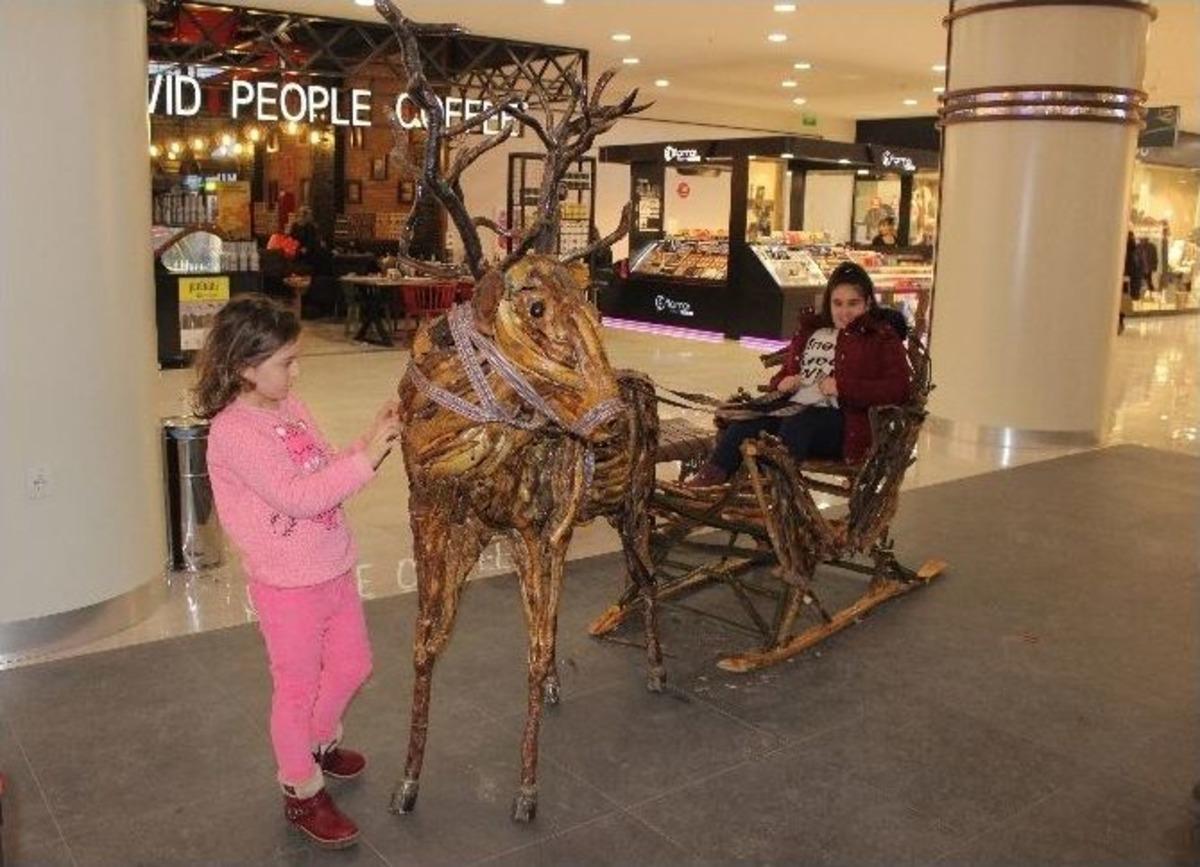 Ağa&ccedil; K&ouml;klerinden 300 Eser Yaptı