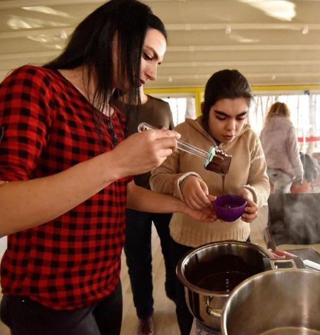 Yılbaşı Çikolataları Özel Öğrencilerden 2