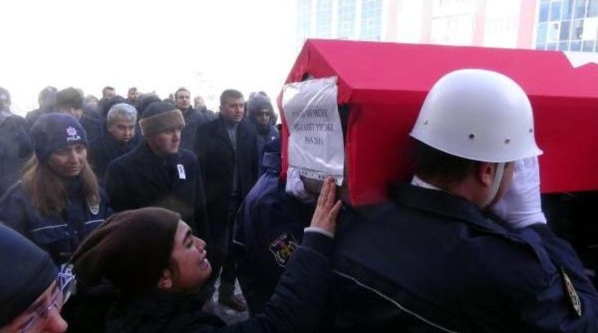 G&ouml;rev Başında Kalp Krizi Ge&ccedil;iren Polis Vefat Etti