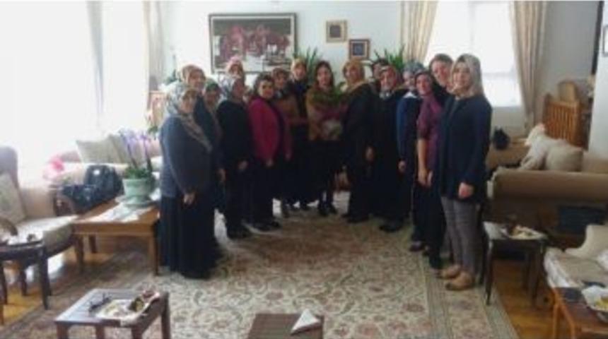 Ak Partili Kadınlar Vali Aktaş&rsquo;ın Eşi Son&uuml;l Aktaş&rsquo;ı Ziyaret Etti