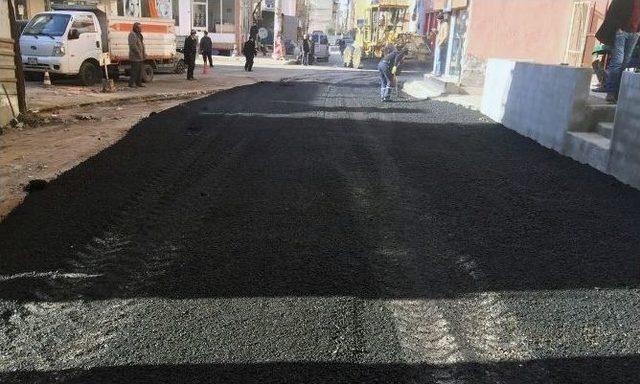 Bornova’da Yol Çalışmaları Aralıksız Sürüyor