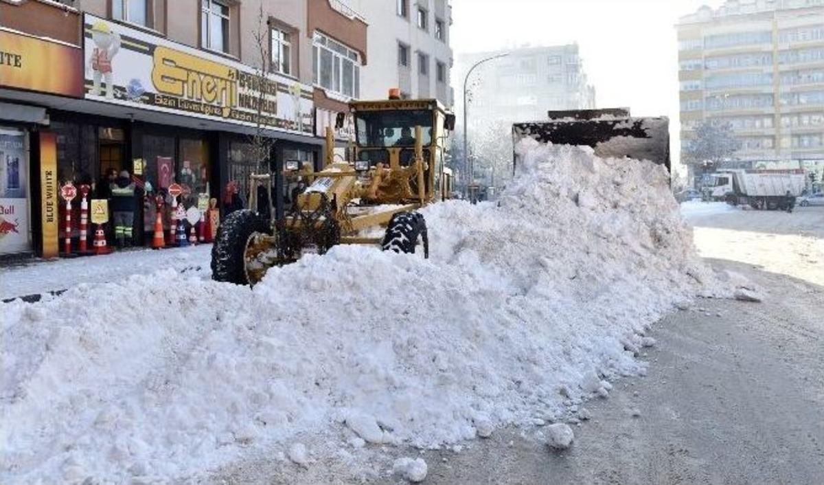 Erzurum&rsquo;da Karla M&uuml;cadele