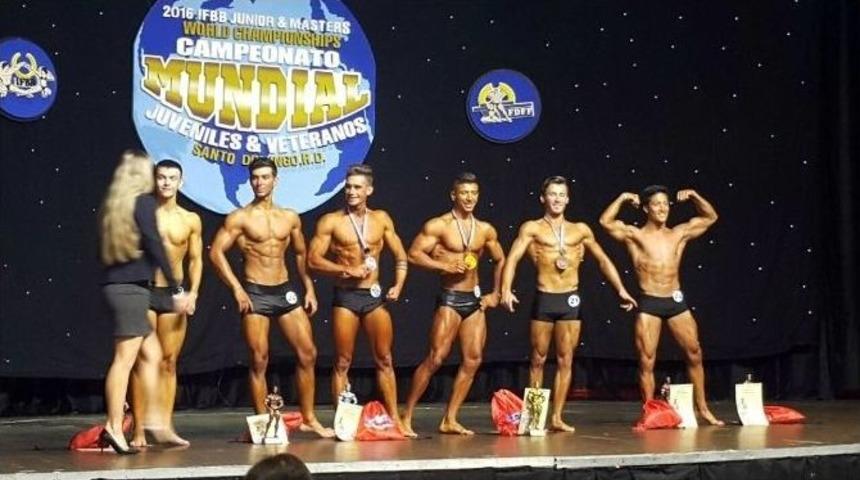 Fitness Şampiyonası&rsquo;nda D&uuml;nya &Uuml;&ccedil;&uuml;nc&uuml;s&uuml; Sel&ccedil;uk&rsquo;tan