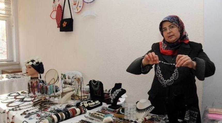 Yeni Yıl Hediyeleri Hanımeller &Ccedil;arşısı&rsquo;nda