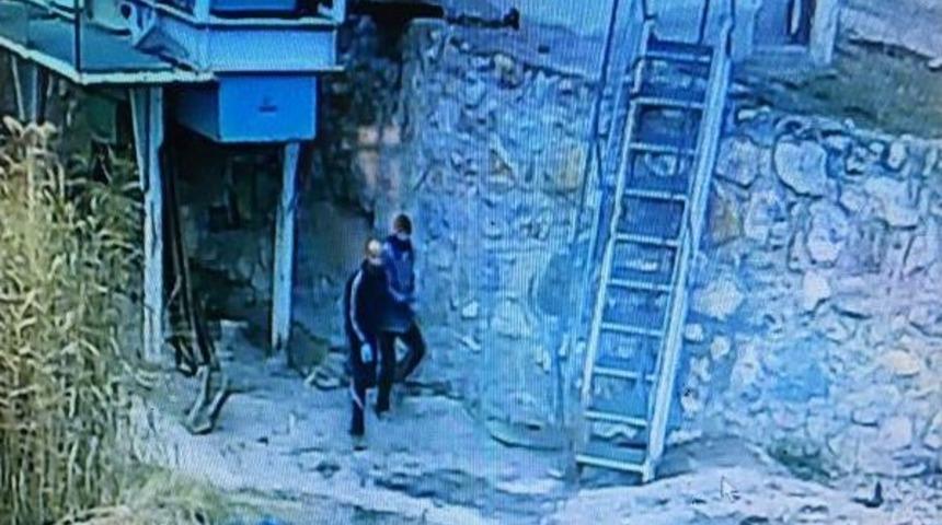 Hırsızlık Ş&uuml;phelileri, Yakalanınca 'sarhoştuk' Dedi