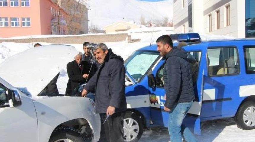 Siirt'te Buzlanma Kazalara Yol A&ccedil;tı, Karlıova -23'&uuml; G&ouml;rd&uuml;