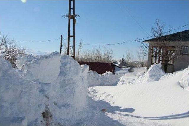 Siirt'te Buzlanma Kazalara Yol Açtı, Karlıova -23'ü Gördü