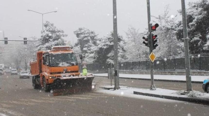 Pervari-doğan Karayolu Tipiden Dolayı Kapandı