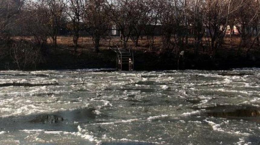 Edirne'de Tunca Nehri Buz Tuttu
