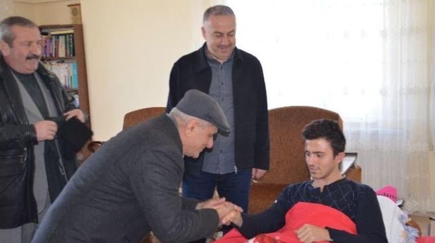 Tosya&rsquo;da Siyasi Parti Temsilcileri Yaralı Polisi Ziyaret Etti