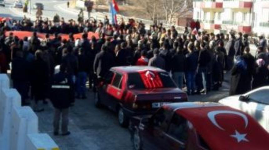 G&uuml;r&uuml;n Şehitler İ&ccedil;in Y&uuml;r&uuml;d&uuml;