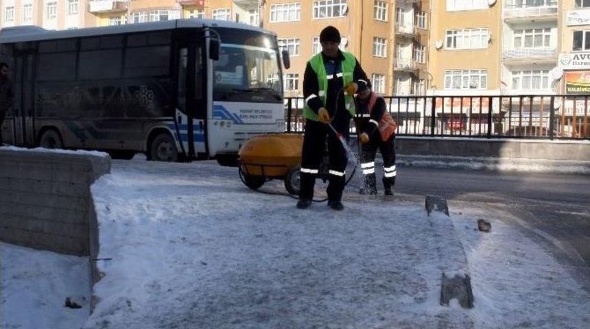 Yozgat Belediyesi&rsquo;nden Buzlanmaya Sol&uuml;syonlu &Ccedil;&ouml;z&uuml;m