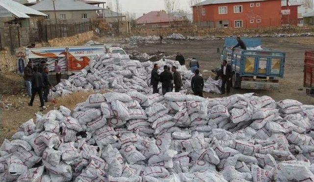 Başkale’de 6 Bin 500 Aileye Kömür Yardımı