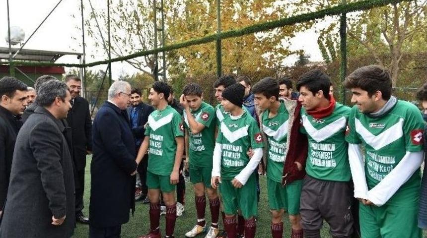 Vali Tuna&rsquo;dan Kurumlara Sporu Destekleyin &Ccedil;ağrısı