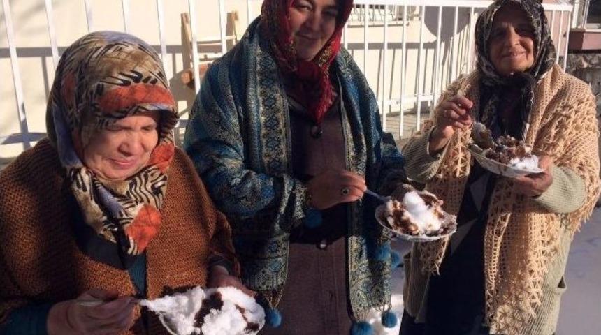 Tatlı Niyetine Karlı Pekmez Yiyorlar
