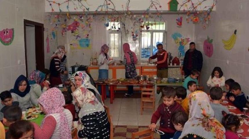 Kırklareli'nden &Ccedil;ataklı Miniklere Hediye Paketi