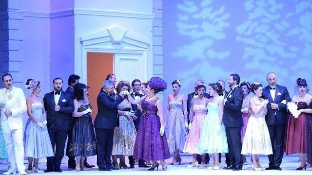 Şen Dul Bu Sezon İlk Kez Sahne Alıyor