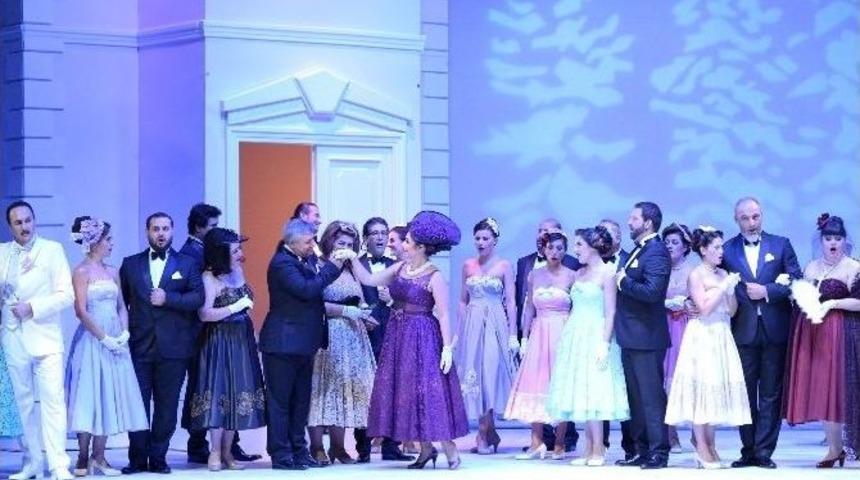 Şen Dul Bu Sezon İlk Kez Sahne Alıyor