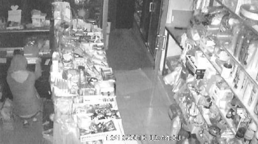 7 Bin Liralık Hırsızlık G&uuml;venlik Kamerasında