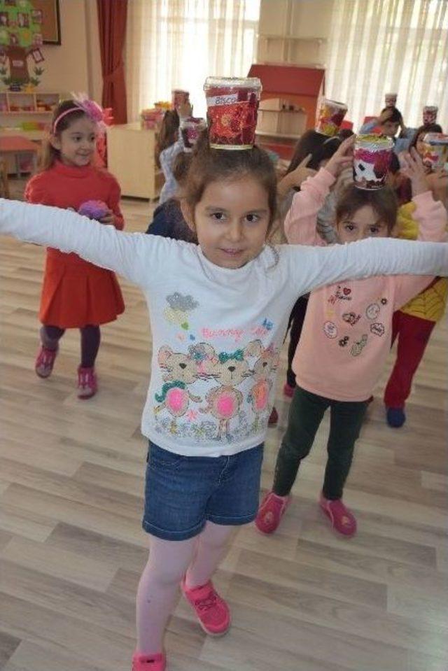 Anaokulu Öğrencileri Müzik Ve Ritimle Öğreniyor 1
