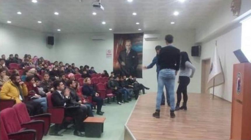 &Ccedil;anakkale Sosyal G&uuml;venlik İl M&uuml;d&uuml;rl&uuml;ğ&uuml;nden &Ouml;ğrencilere Seminer